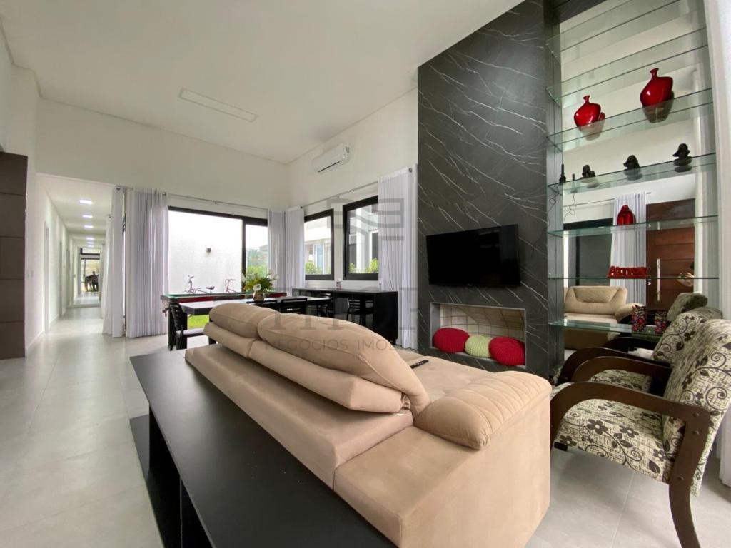 CASA EM CONDOMÍNIO 3 DORMITÓRIOS