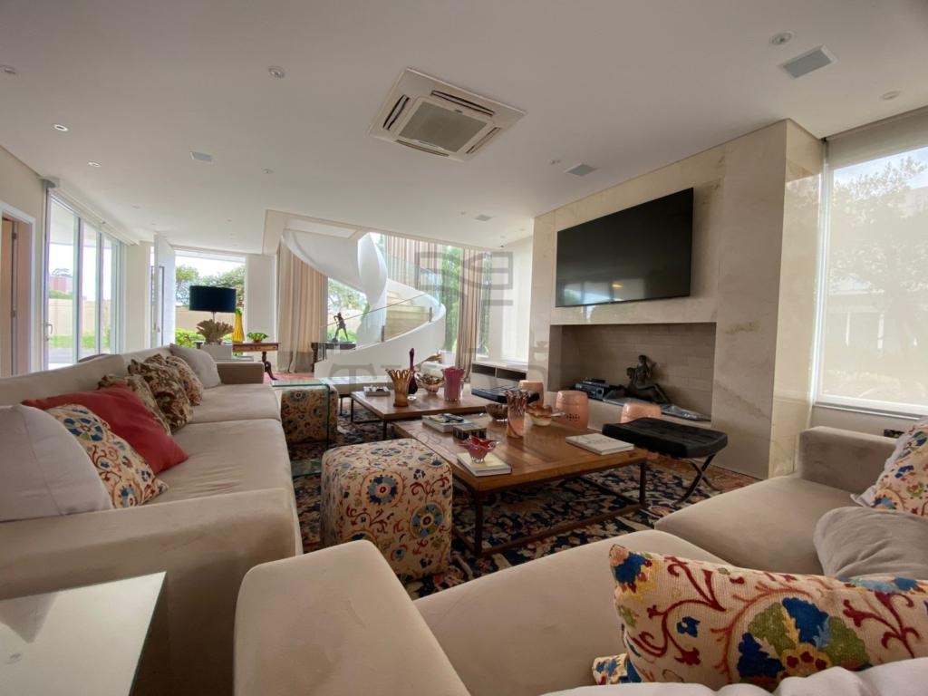 CASA EM CONDOMÍNIO 4 DORMITÓRIOS