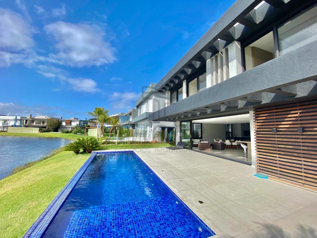 CASA EM CONDOMÍNIO 5 DORMITÓRIOS