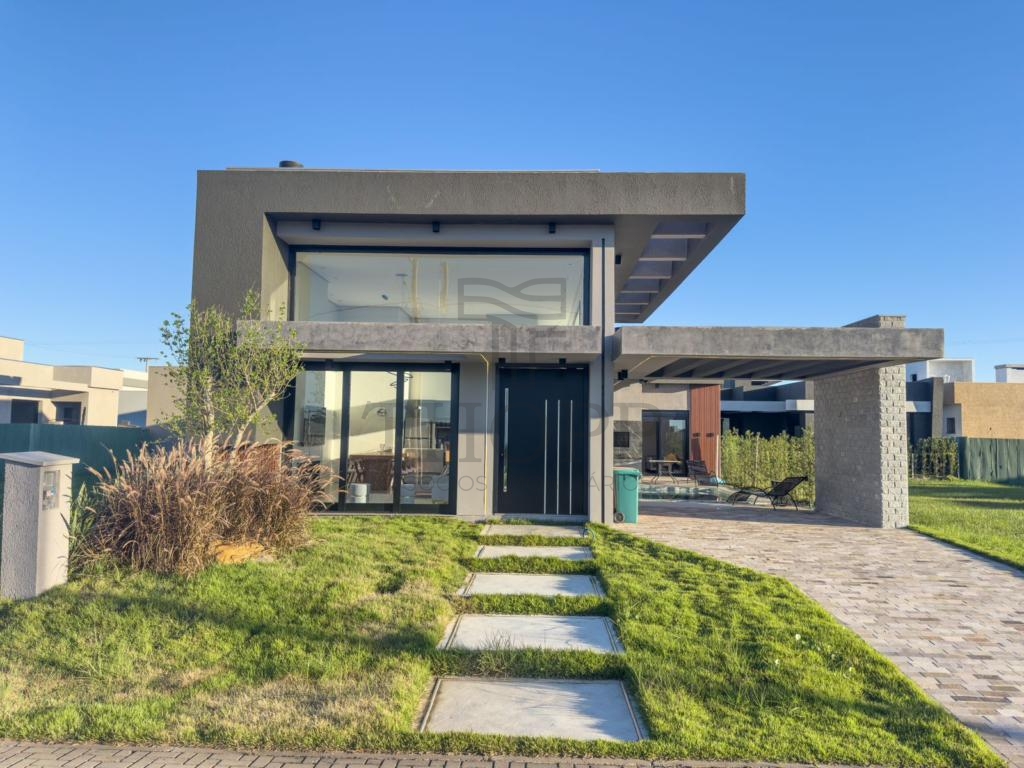 CASA EM CONDOMÍNIO 4 DORMITÓRIOS