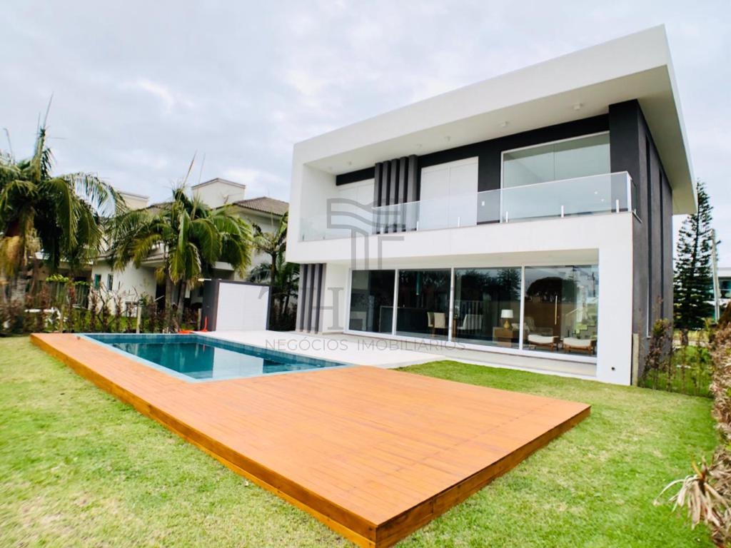 CASA EM CONDOMÍNIO 4 DORMITÓRIOS