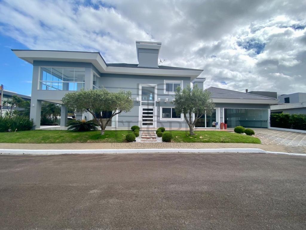 CASA EM CONDOMÍNIO 4 DORMITÓRIOS