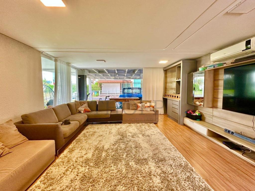 CASA EM CONDOMÍNIO 4 DORMITÓRIOS