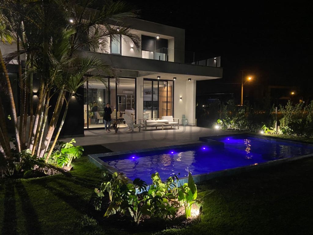 CASA EM CONDOMÍNIO 5 DORMITÓRIOS