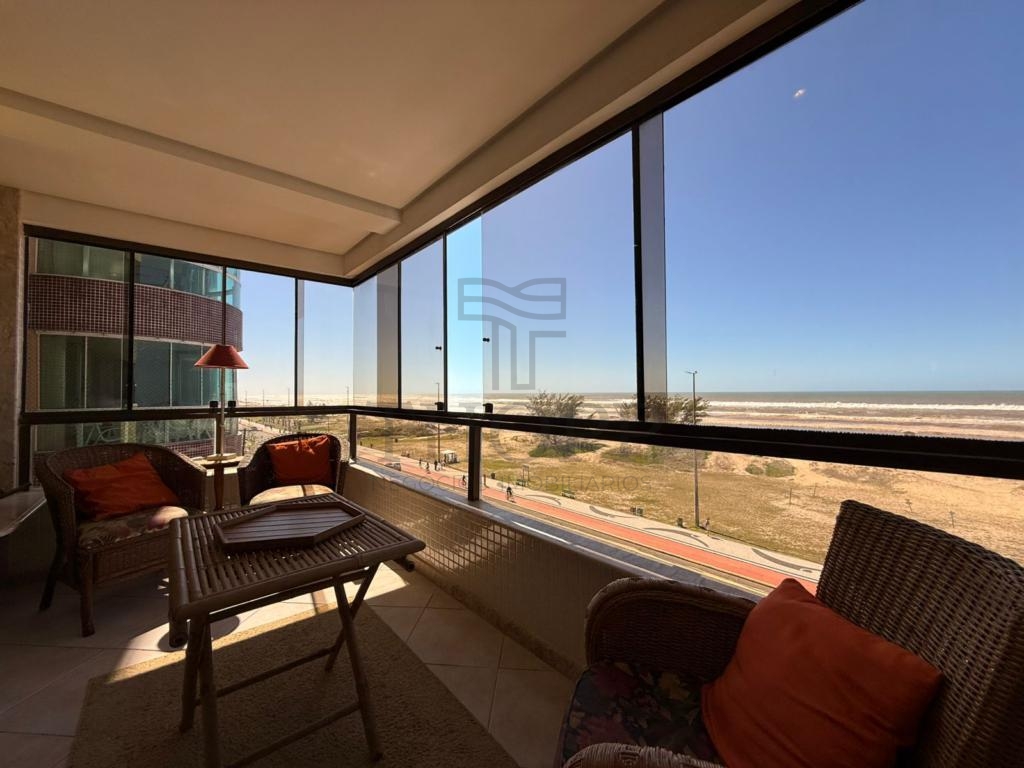 APARTAMENTO 3 DORMITÓRIOS