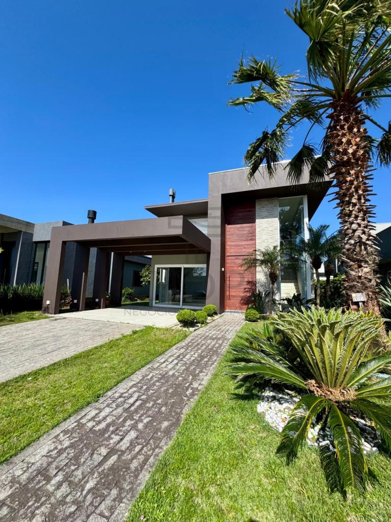 CASA EM CONDOMÍNIO 4 DORMITÓRIOS