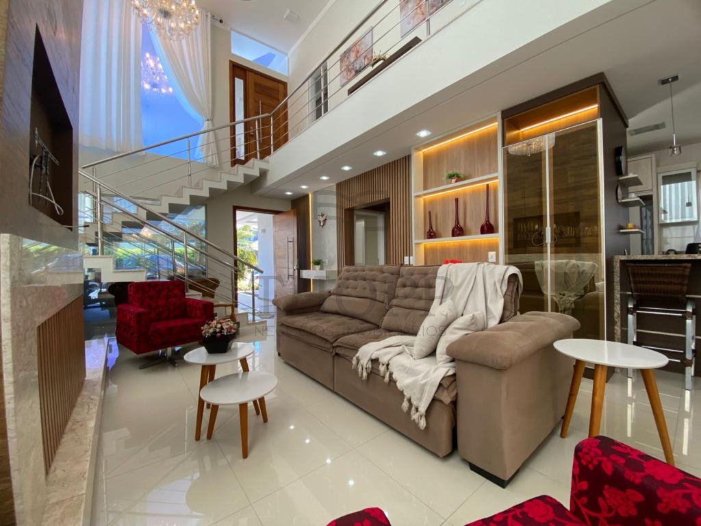 CASA EM CONDOMÍNIO 4 DORMITÓRIOS