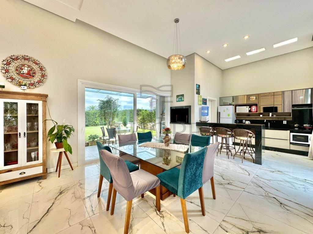 CASA EM CONDOMÍNIO 3 DORMITÓRIOS