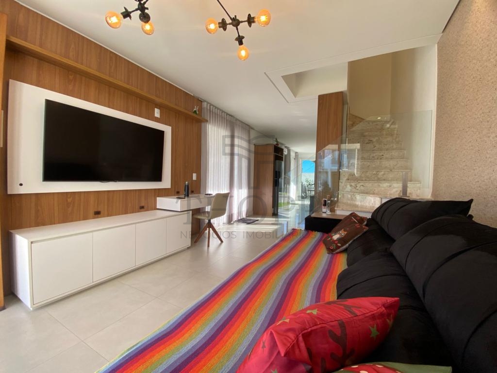 CASA EM CONDOMÍNIO 3 DORMITÓRIOS