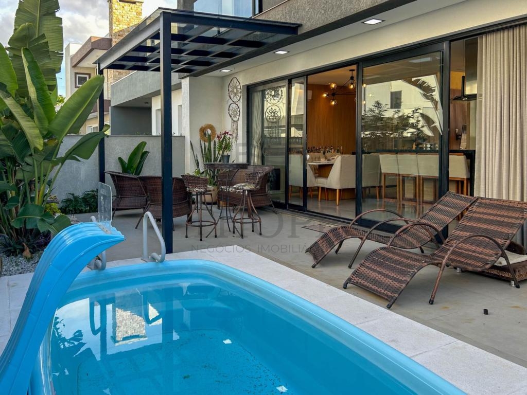 CASA EM CONDOMÍNIO 3 DORMITÓRIOS