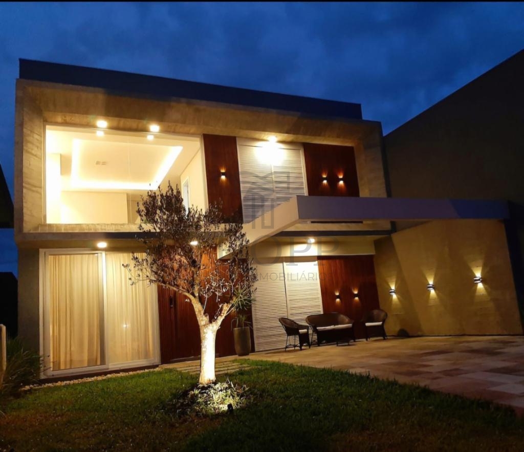 CASA EM CONDOMÍNIO 4 DORMITÓRIOS