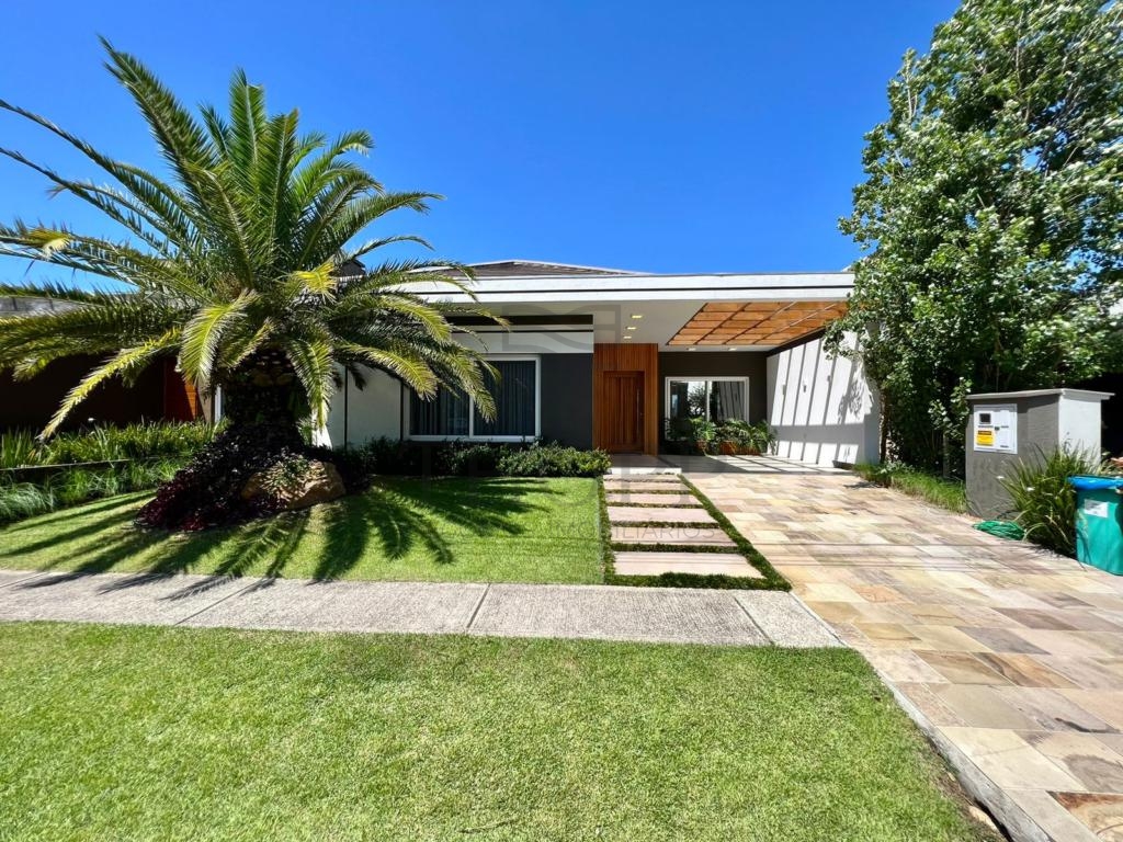 CASA EM CONDOMÍNIO 4 DORMITÓRIOS