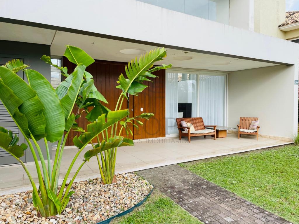 CASA EM CONDOMÍNIO 3 DORMITÓRIOS