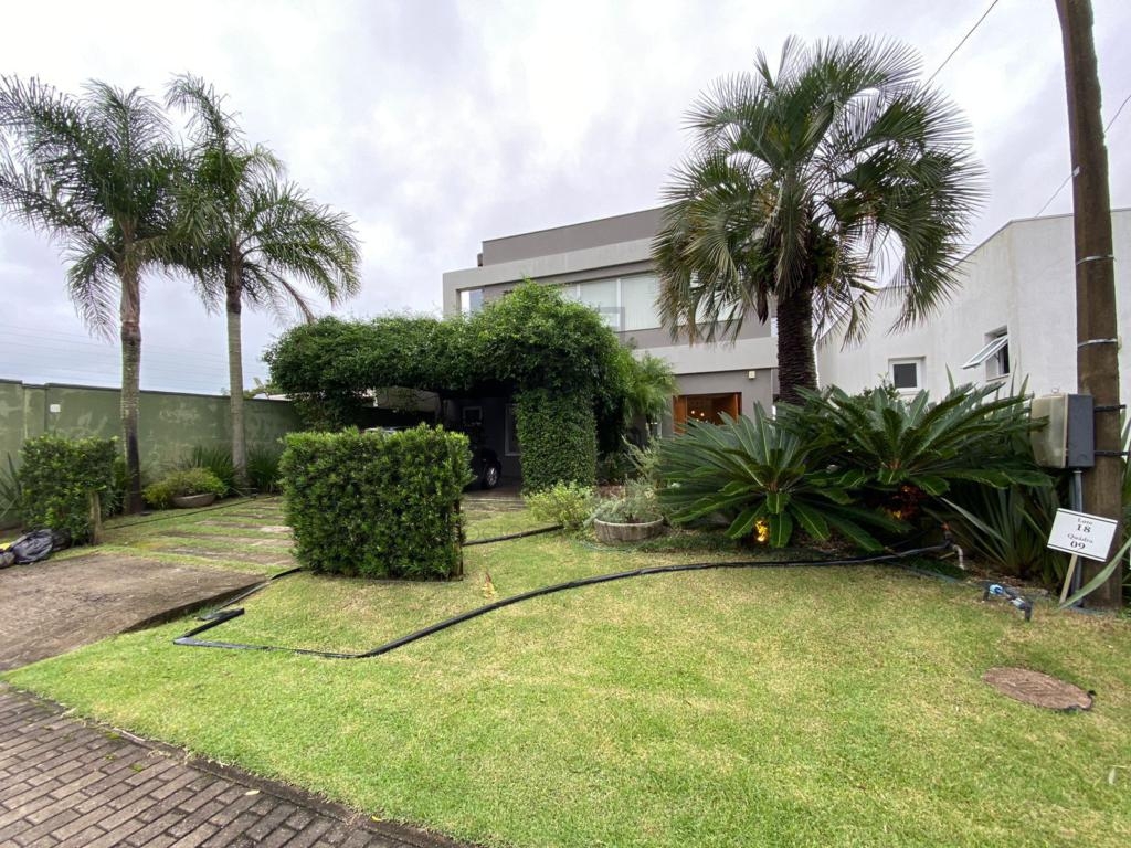 CASA EM CONDOMÍNIO 4 DORMITÓRIOS